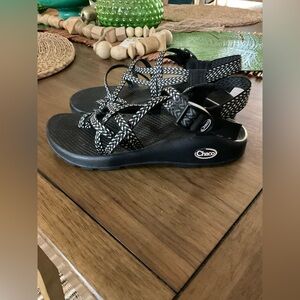 Chaco Womens Size 8 ZX2 Classic Sandal Black Flat Hook And Loop Closure B45